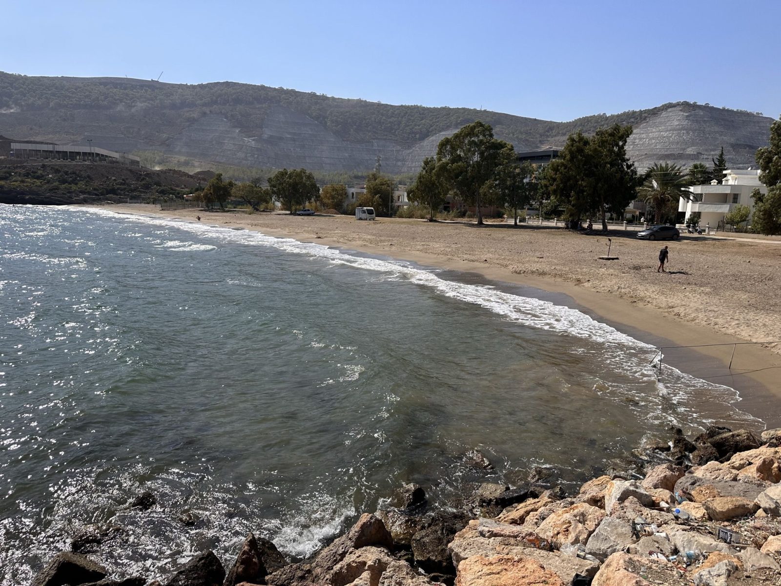 Пляж Бююкеджели (Büyükeceli) — пляж у АЭС Аккую, в районе Гюльнар