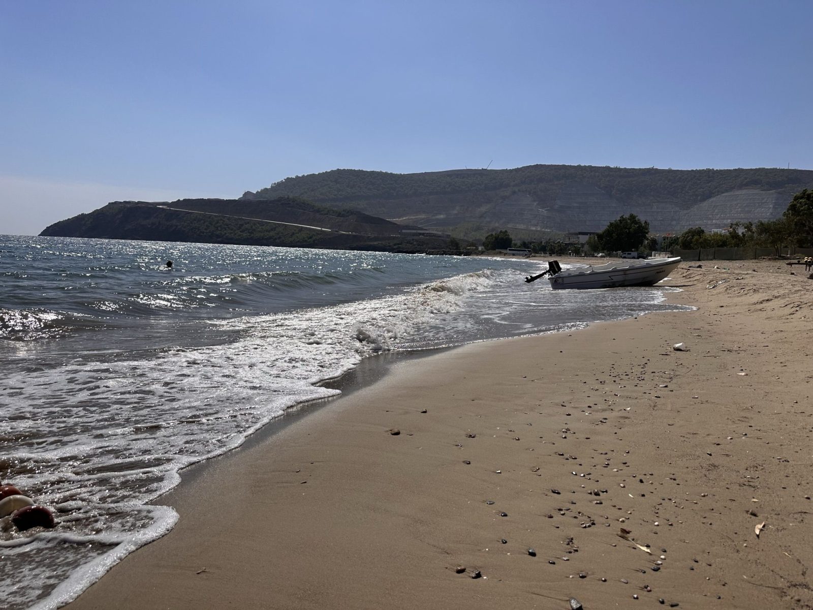 Пляж Бююкеджели (Büyükeceli) — пляж у АЭС Аккую, в районе Гюльнар