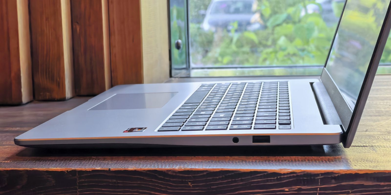 Обзор Honor MagicBook X16 AMD 2025 — бюджетного офисного ноутбука, на котором можно играть Обзор Honor MagicBook X16 AMD 2025 — бюджетного офисного ноутбука, на котором можно играть