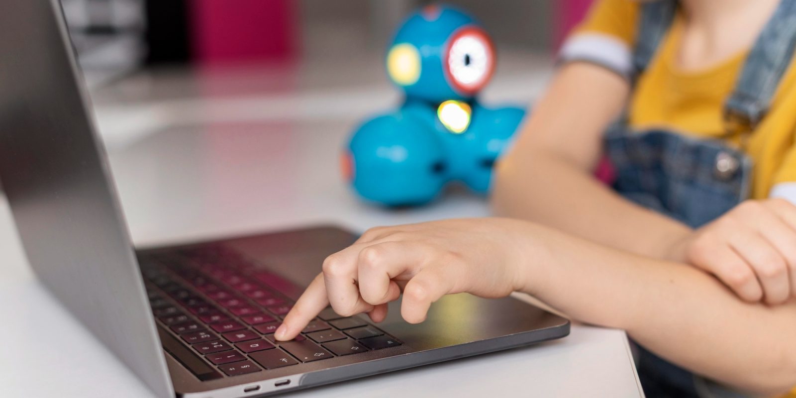 Цифровое воспитание. 3 главных правила безопасности в Сети, о которых нужно рассказать детям Цифровое воспитание. 3 главных правила безопасности в Сети, о которых нужно рассказать детям