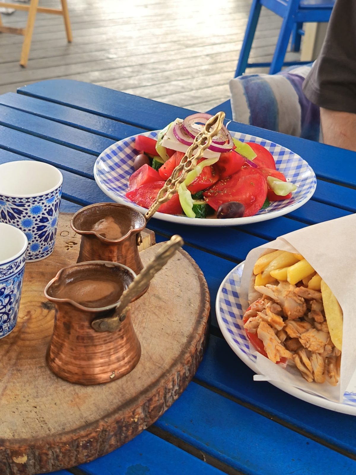 Обзор Honor 400 Lite — доступного и тонкого смартфона, на котором удивительно комфортно играть Обзор Honor 400 Lite — доступного и тонкого смартфона, на котором удивительно комфортно играть