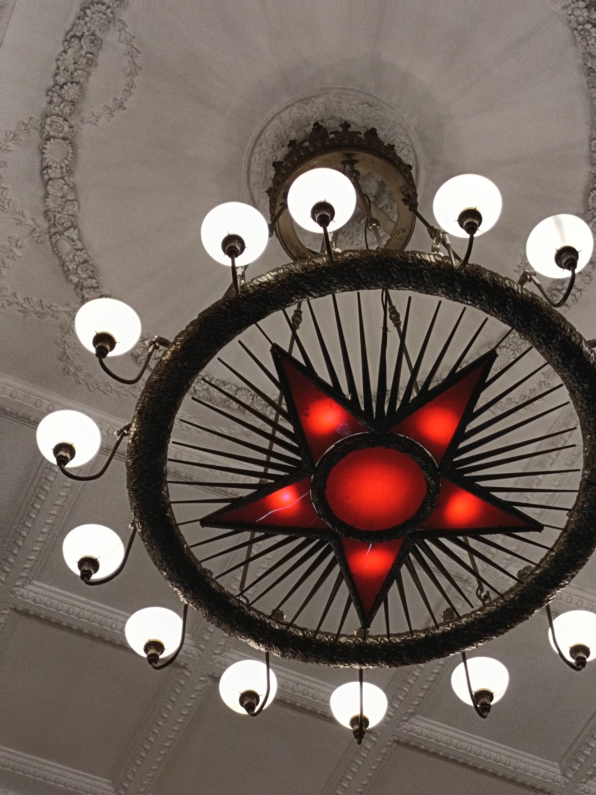 Обзор Honor 400 Lite — доступного и тонкого смартфона, на котором удивительно комфортно играть Обзор Honor 400 Lite — доступного и тонкого смартфона, на котором удивительно комфортно играть