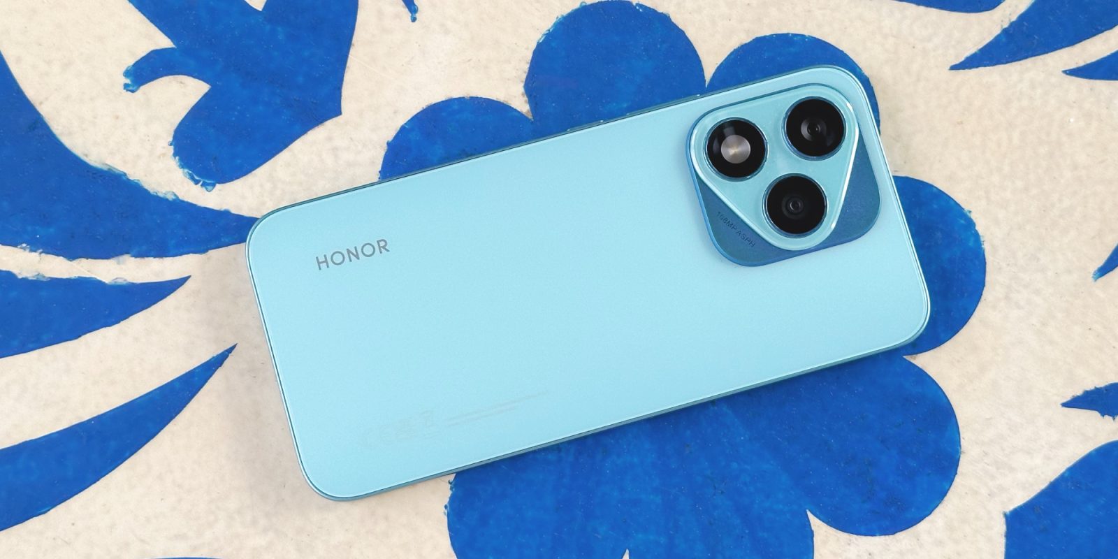 Обзор Honor 400 Lite — доступного и тонкого смартфона, на котором удивительно комфортно играть Обзор Honor 400 Lite — доступного и тонкого смартфона, на котором удивительно комфортно играть