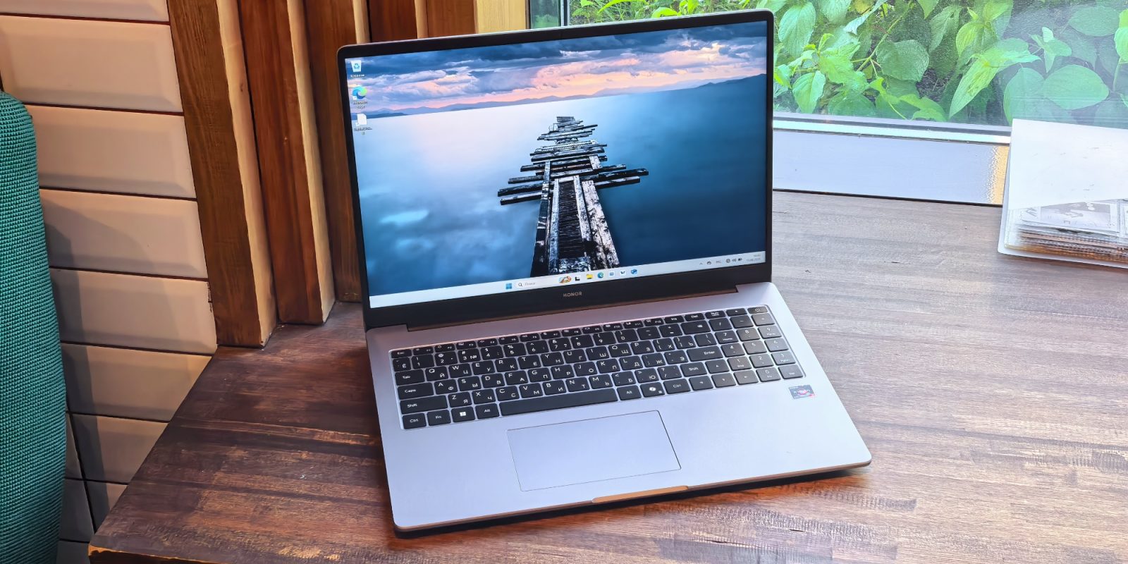 Обзор Honor MagicBook X16 AMD 2025 — бюджетного офисного ноутбука, на котором можно играть Обзор Honor MagicBook X16 AMD 2025 — бюджетного офисного ноутбука, на котором можно играть