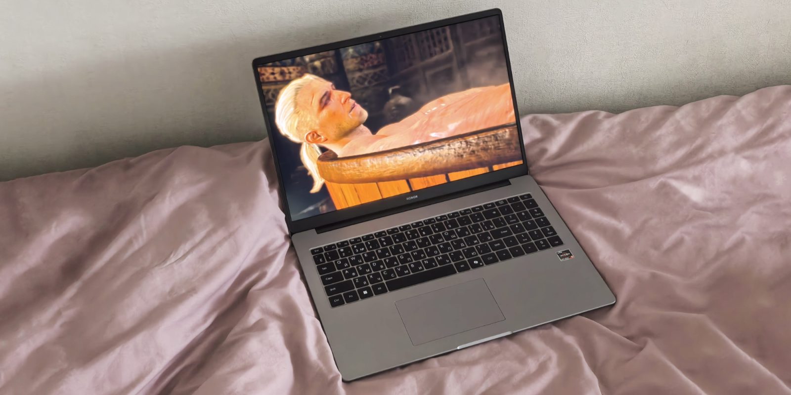 Обзор Honor MagicBook X16 AMD 2025 — бюджетного офисного ноутбука, на котором можно играть Обзор Honor MagicBook X16 AMD 2025 — бюджетного офисного ноутбука, на котором можно играть