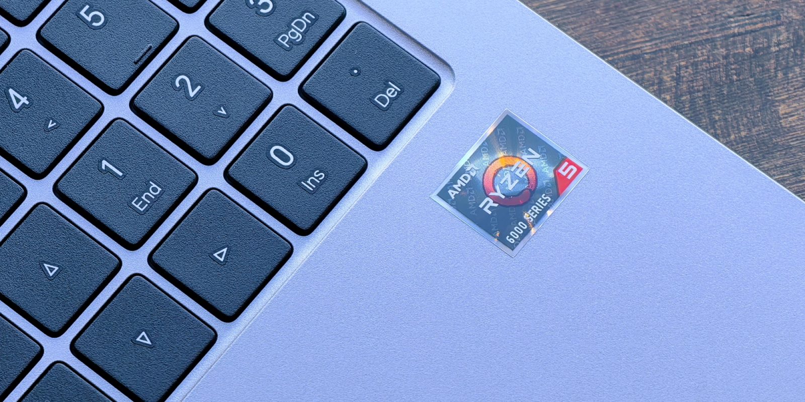 Обзор Honor MagicBook X16 AMD 2025 — бюджетного офисного ноутбука, на котором можно играть Обзор Honor MagicBook X16 AMD 2025 — бюджетного офисного ноутбука, на котором можно играть