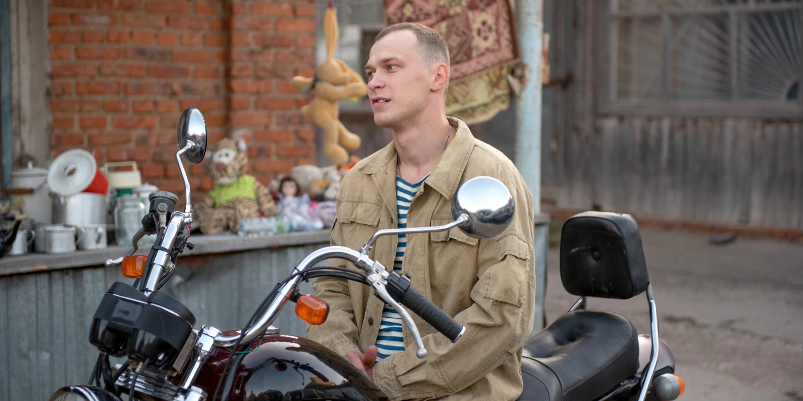 Криминал, романтика и музыка: 10 российских сериалов про 90-е