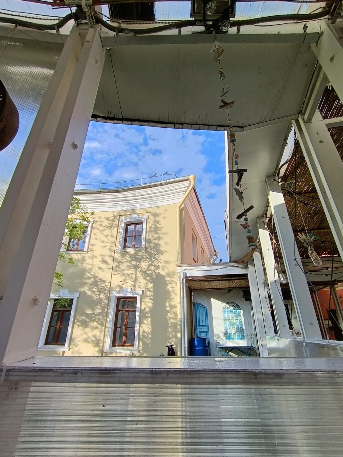 Обзор Honor 400 Lite — доступного и тонкого смартфона, на котором удивительно комфортно играть Обзор Honor 400 Lite — доступного и тонкого смартфона, на котором удивительно комфортно играть