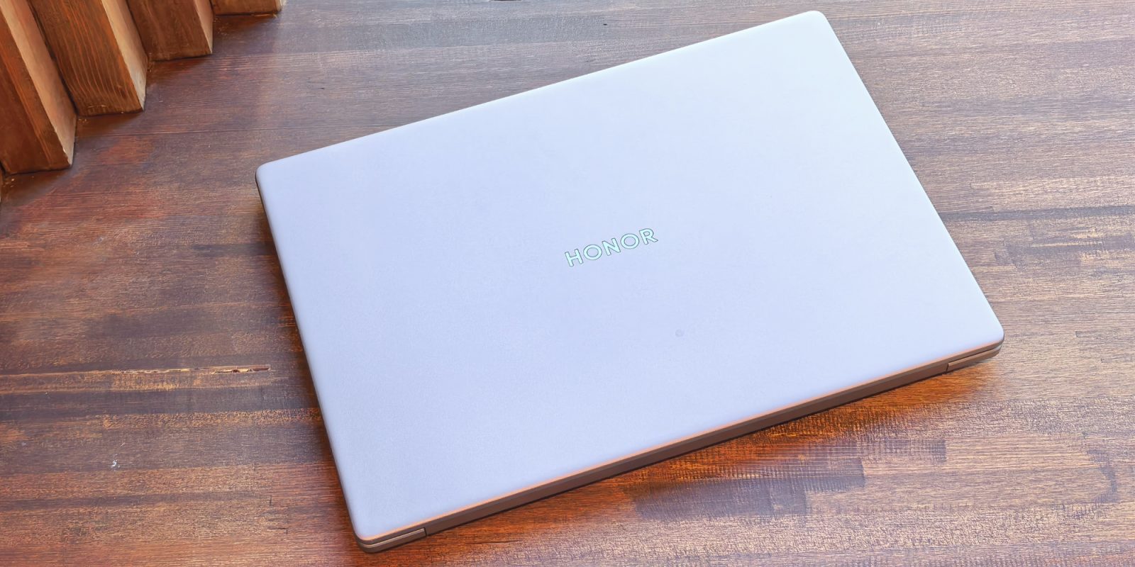 Обзор Honor MagicBook X16 AMD 2025 — бюджетного офисного ноутбука, на котором можно играть Обзор Honor MagicBook X16 AMD 2025 — бюджетного офисного ноутбука, на котором можно играть