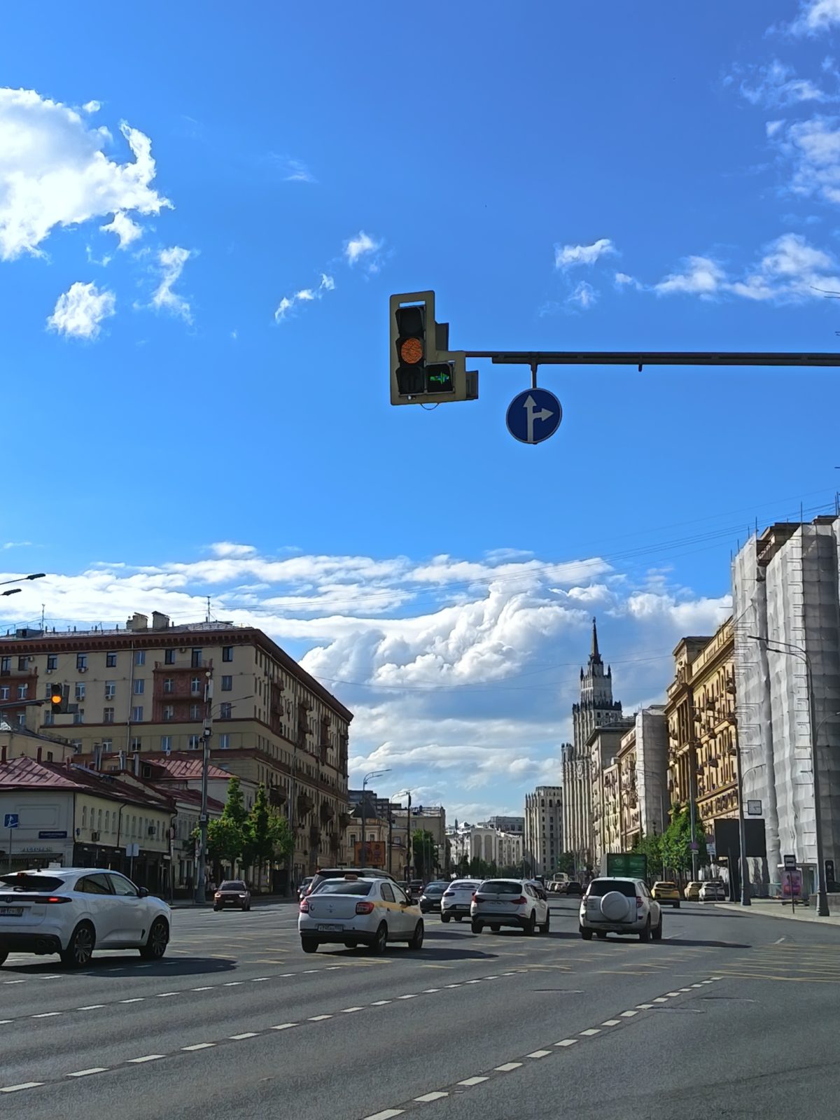 Обзор Honor 400 Lite — доступного и тонкого смартфона, на котором удивительно комфортно играть Обзор Honor 400 Lite — доступного и тонкого смартфона, на котором удивительно комфортно играть