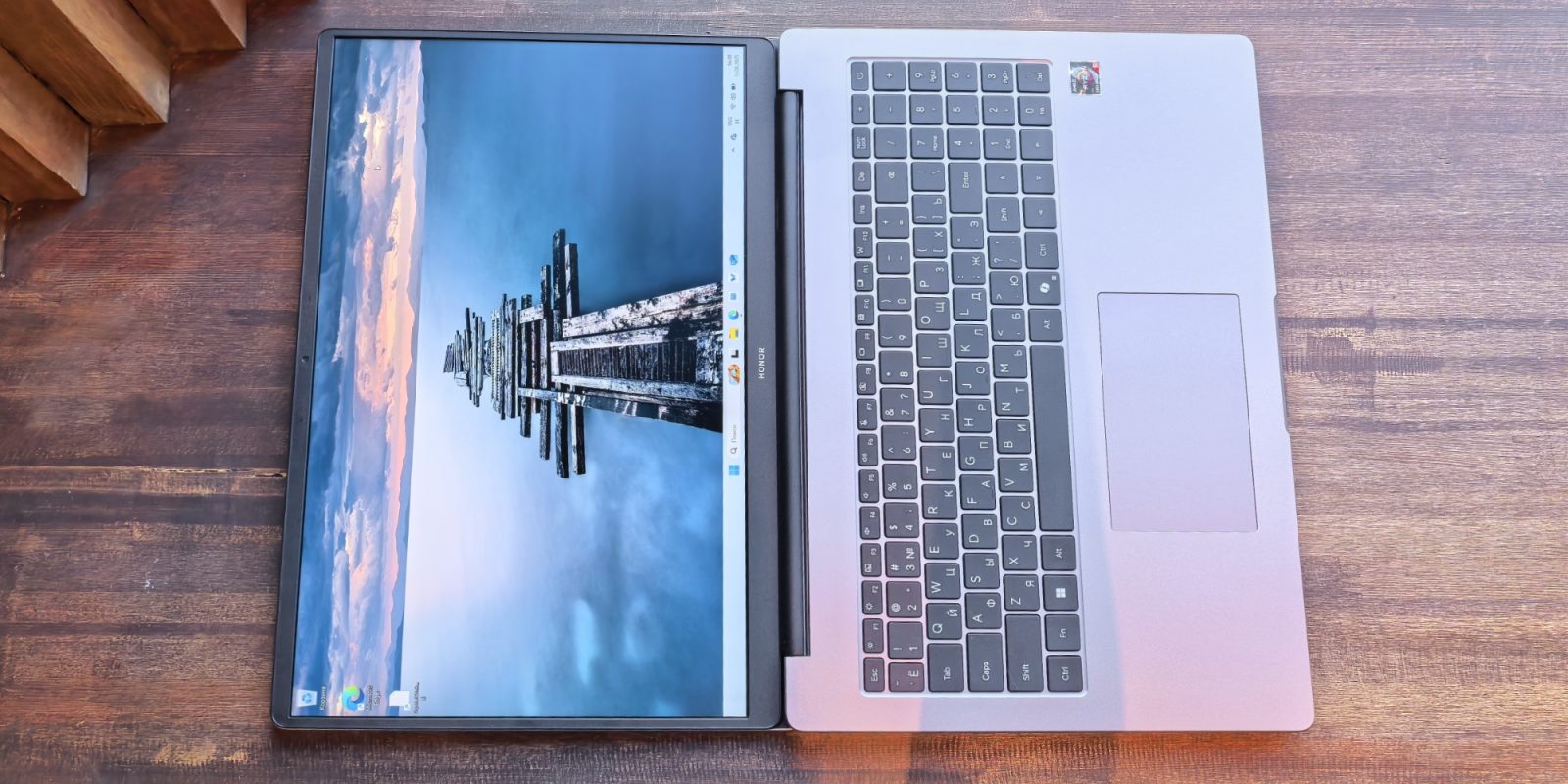 Обзор Honor MagicBook X16 AMD 2025 — бюджетного офисного ноутбука, на котором можно играть Обзор Honor MagicBook X16 AMD 2025 — бюджетного офисного ноутбука, на котором можно играть