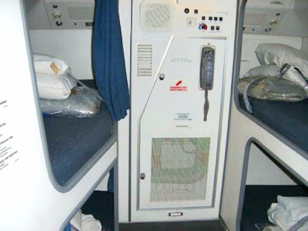 Пристегните ремни: откровения стюардессы о том, как мы летаем Пристегните ремни: откровения стюардессы о том, как мы летаем