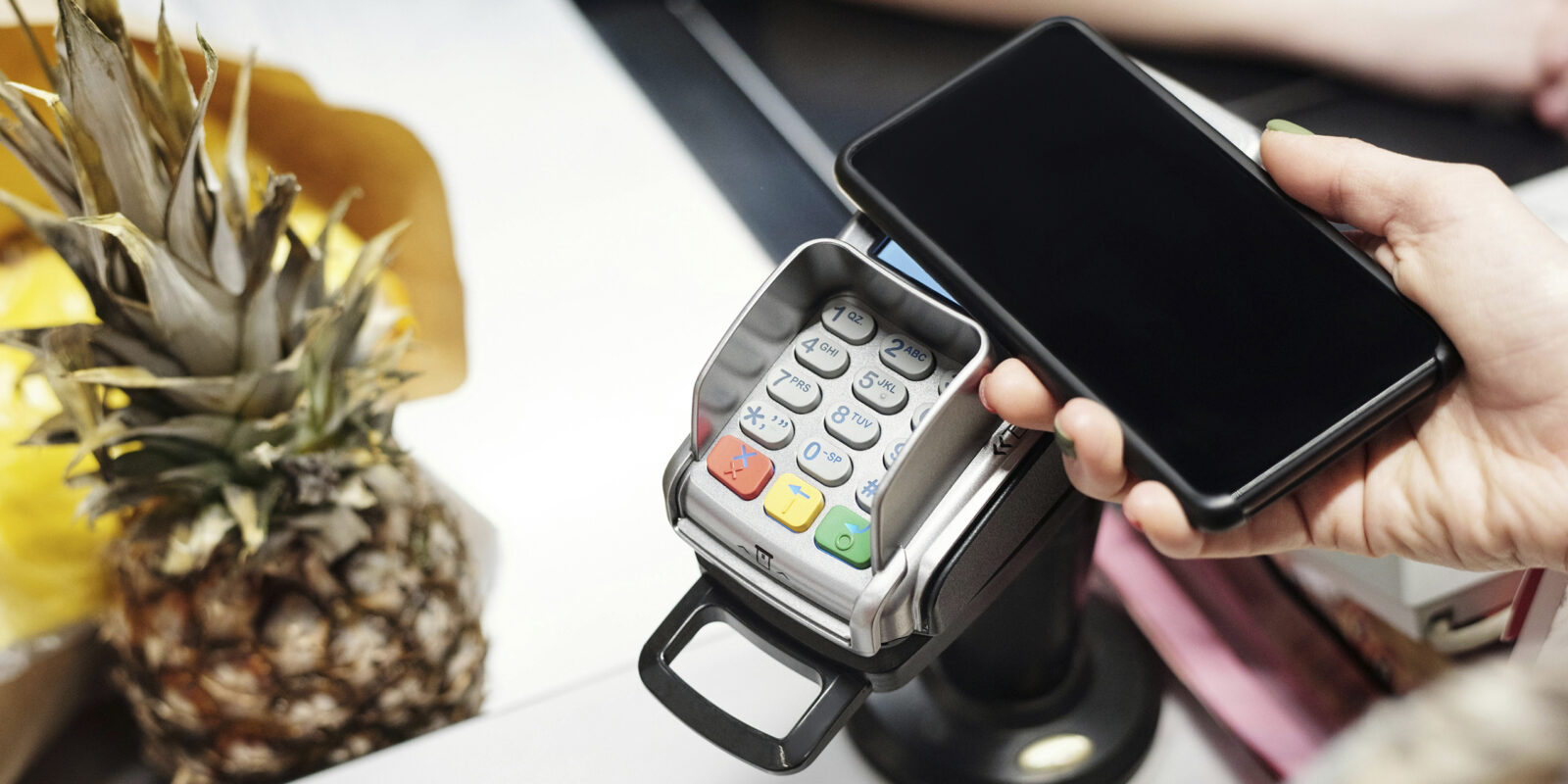 Российские банки начали создавать новую платёжную систему, работающую без пластиковых карт Российские банки начали создавать новую платёжную систему, работающую без пластиковых карт