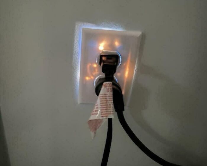 Это не так работает: 22 фото, как не надо обращаться с гаджетами и техникой Это не так работает: 22 фото, как не надо обращаться с гаджетами и техникой