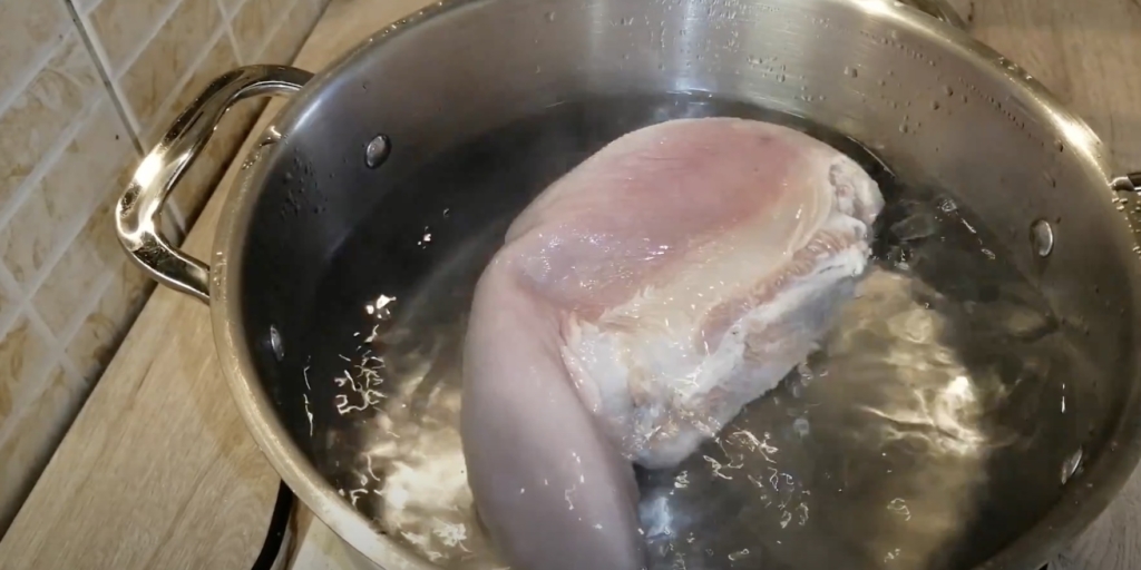 Как и сколько варить говяжий язык Как и сколько варить говяжий язык