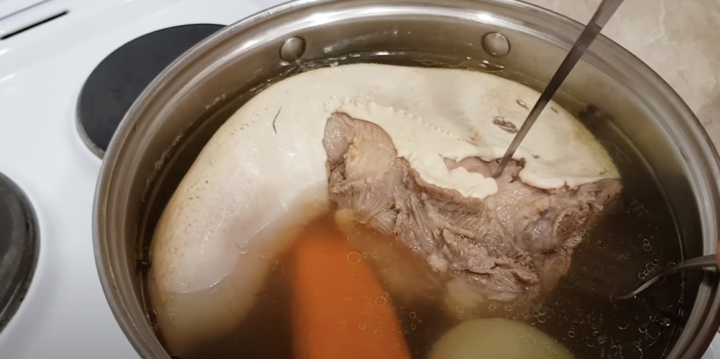 Как и сколько варить говяжий язык Как и сколько варить говяжий язык
