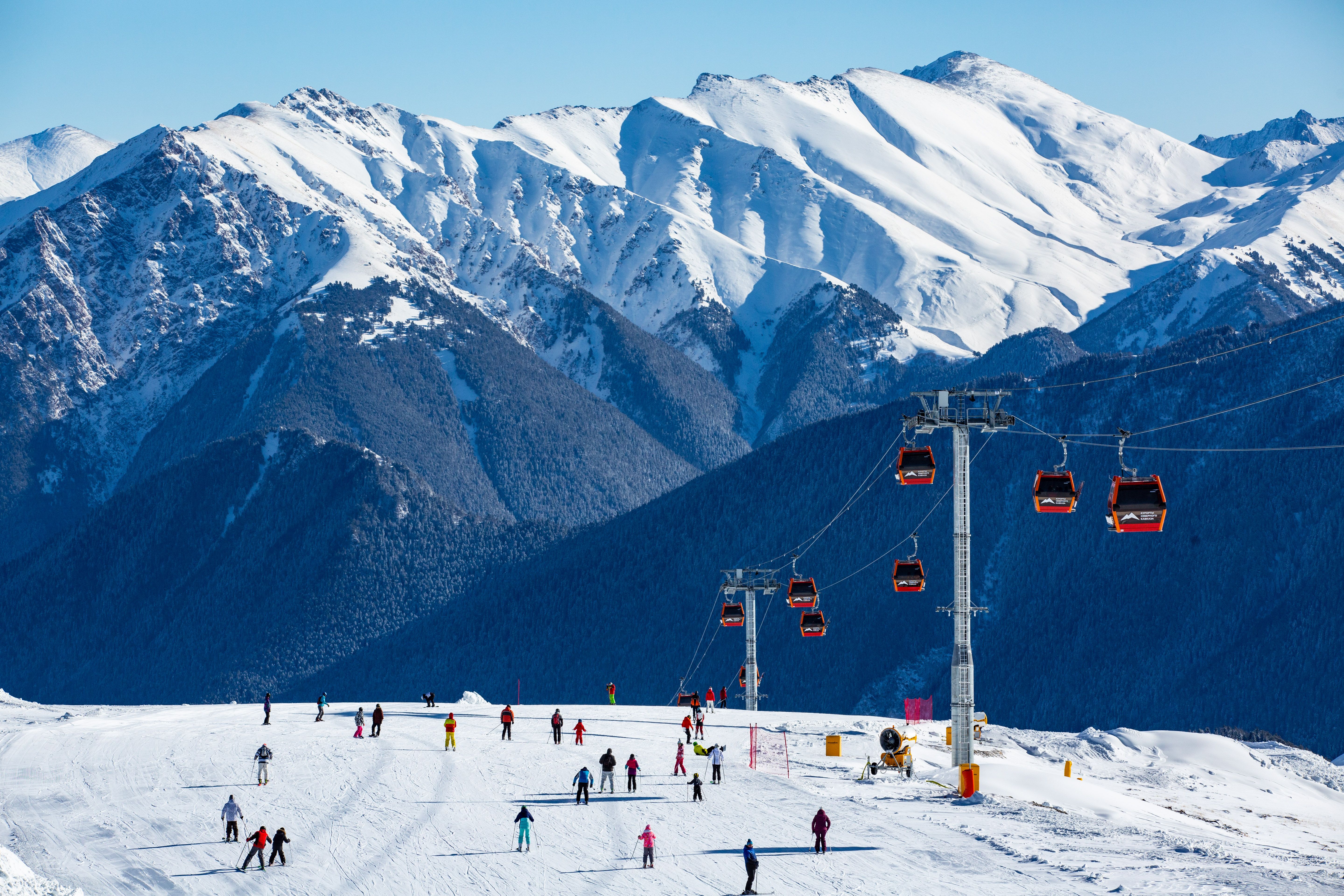 Горнолыжные курорты России: ТОП-12 мест для катания в сезоне 2025/26