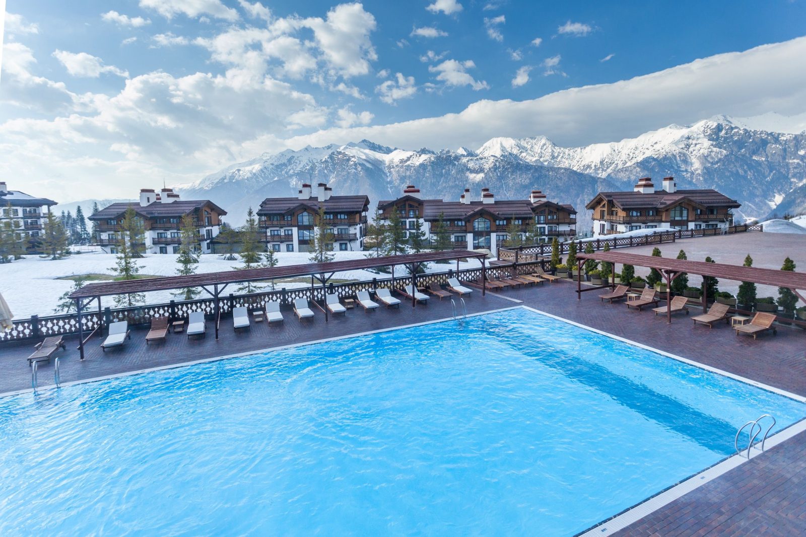 Горнолыжные курорты России: ТОП-12 мест для катания в сезоне 2025/26