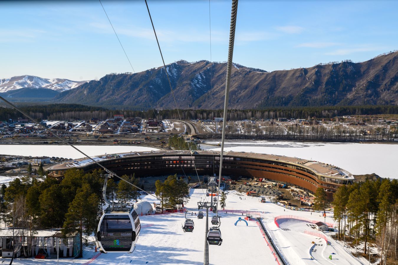 Горнолыжные курорты России: ТОП-12 мест для катания в сезоне 2025/26