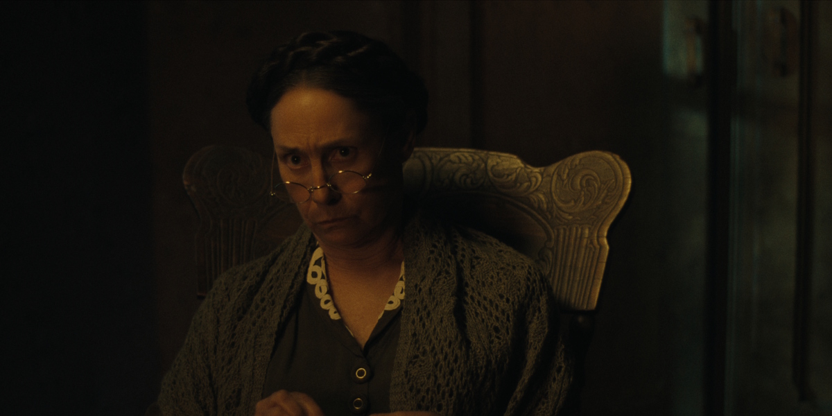 «Монстр: История Эда Гина» с Чарли Ханнэмом — сериал про маньяка, ставшего поп-культурным идолом «Монстр: История Эда Гина» с Чарли Ханнэмом — сериал про маньяка, ставшего поп-культурным идолом