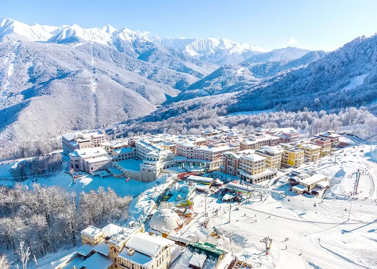 Горнолыжные курорты России: ТОП-12 мест для катания в сезоне 2025/26