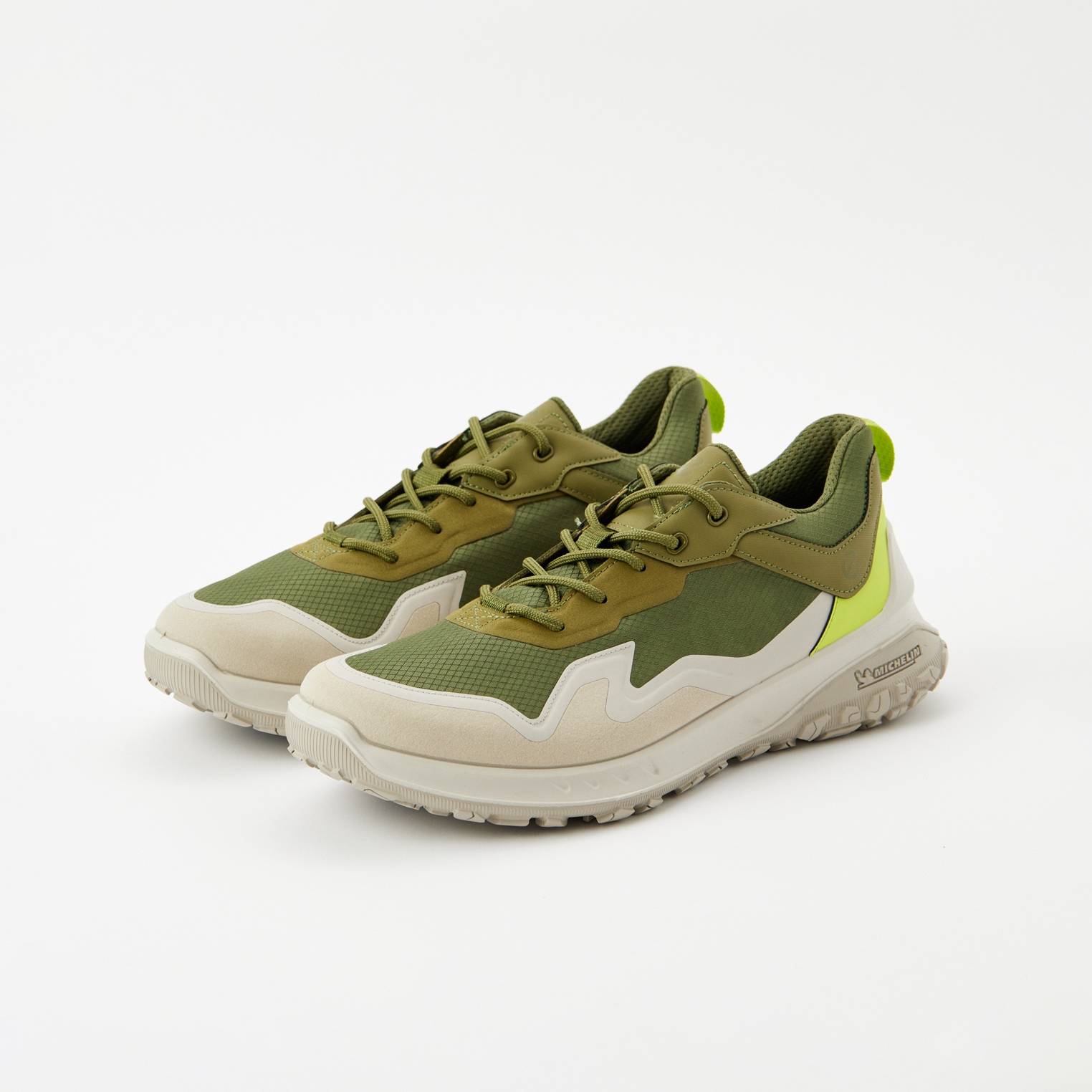 10 мужских кроссовок от популярных брендов со скидками до 59% 10 мужских кроссовок от популярных брендов со скидками до 59%