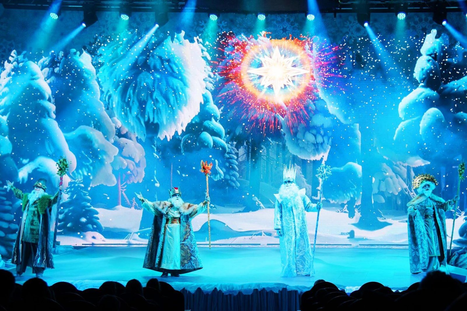 Самые грандиозные новогодние ёлки России 2026: где искать чудо