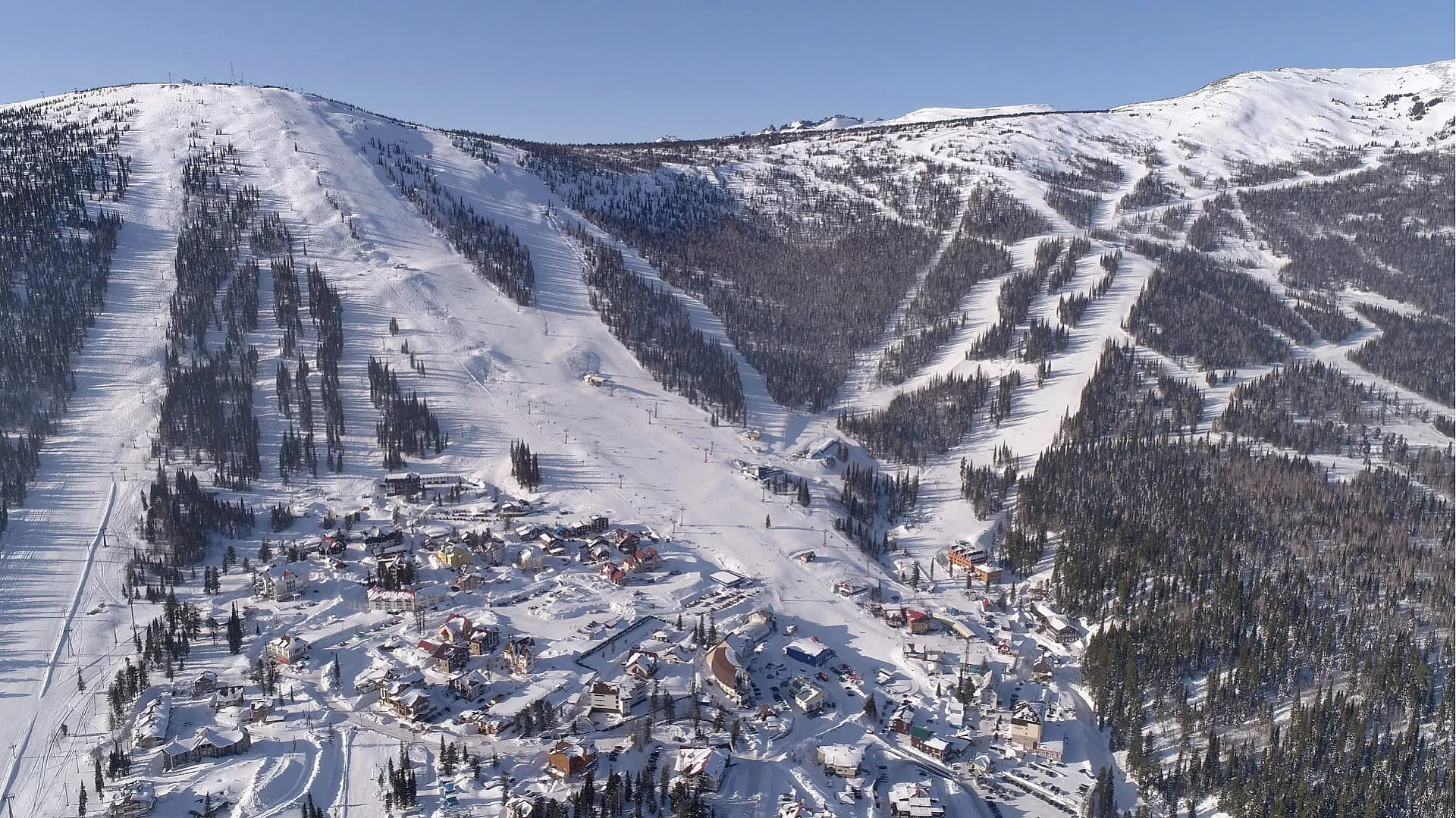 Горнолыжные курорты России: ТОП-12 мест для катания в сезоне 2025/26