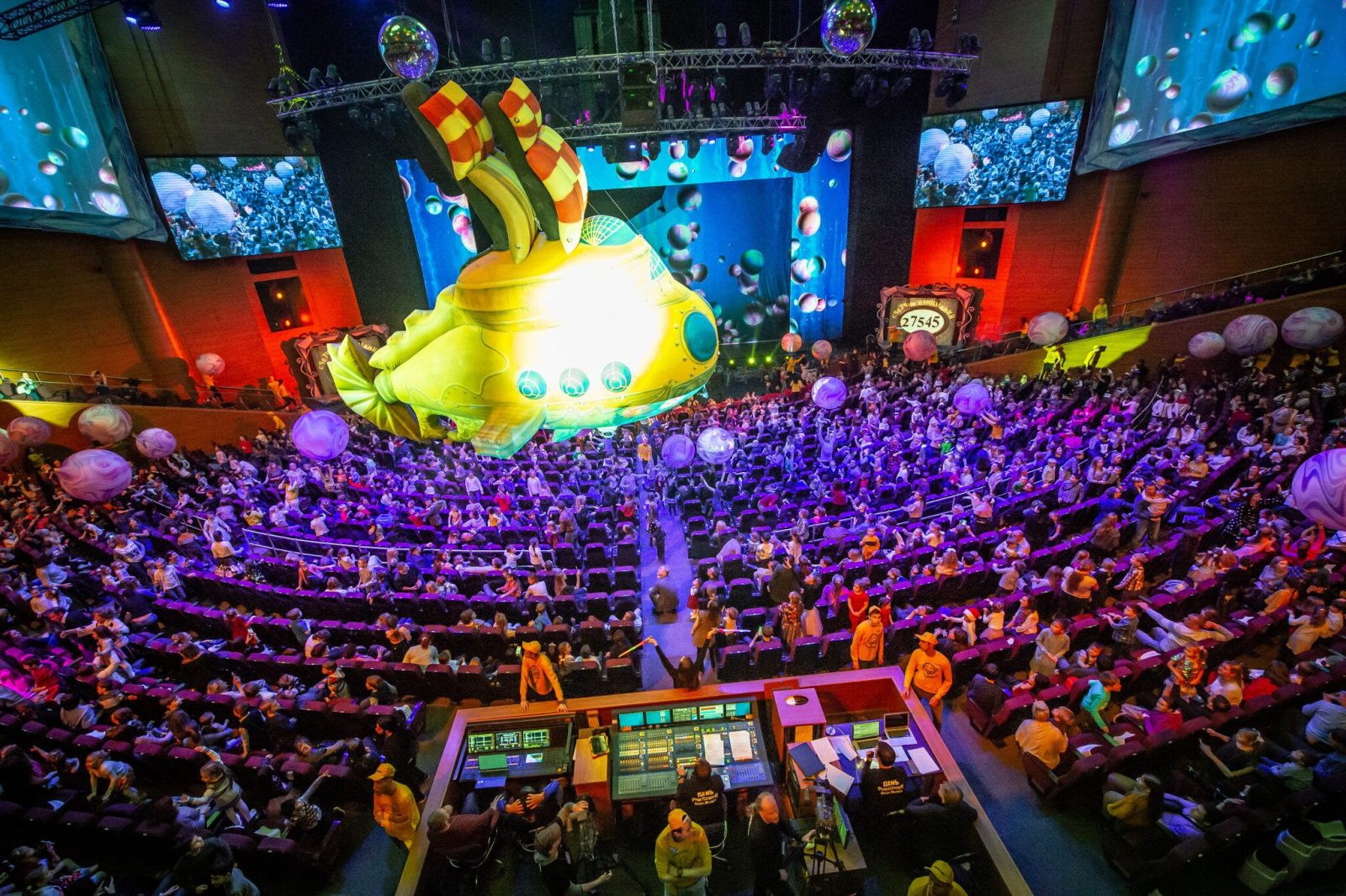 Самые грандиозные новогодние ёлки России 2026: где искать чудо