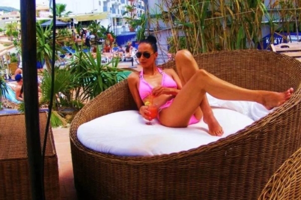 Девушки откровенно рассказали, как в отпуске переспали с незнакомцами под носом у своих парней Девушки откровенно рассказали, как в отпуске переспали с незнакомцами под носом у своих парней