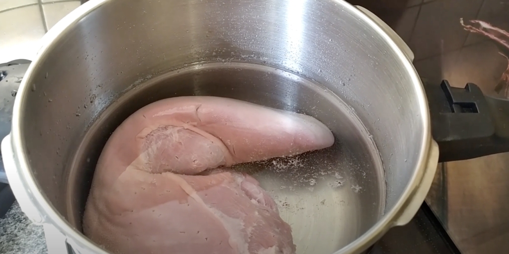 Как и сколько варить говяжий язык Как и сколько варить говяжий язык